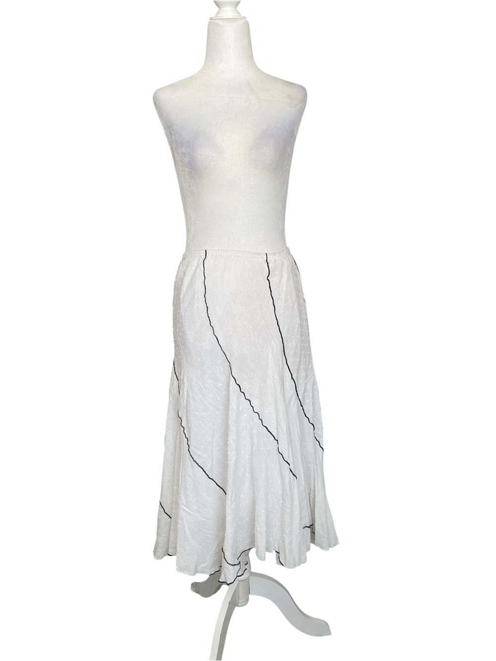 JKLA California 90’s vintage White Maxi Skirt with Subtle Black Stitch Detailing
